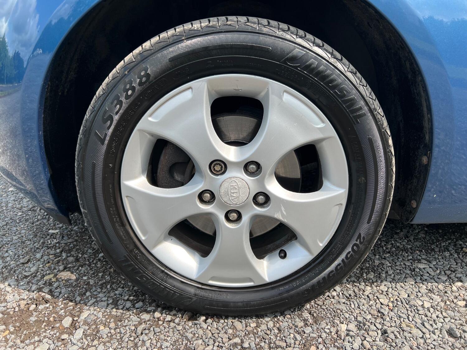  KIA VENGA