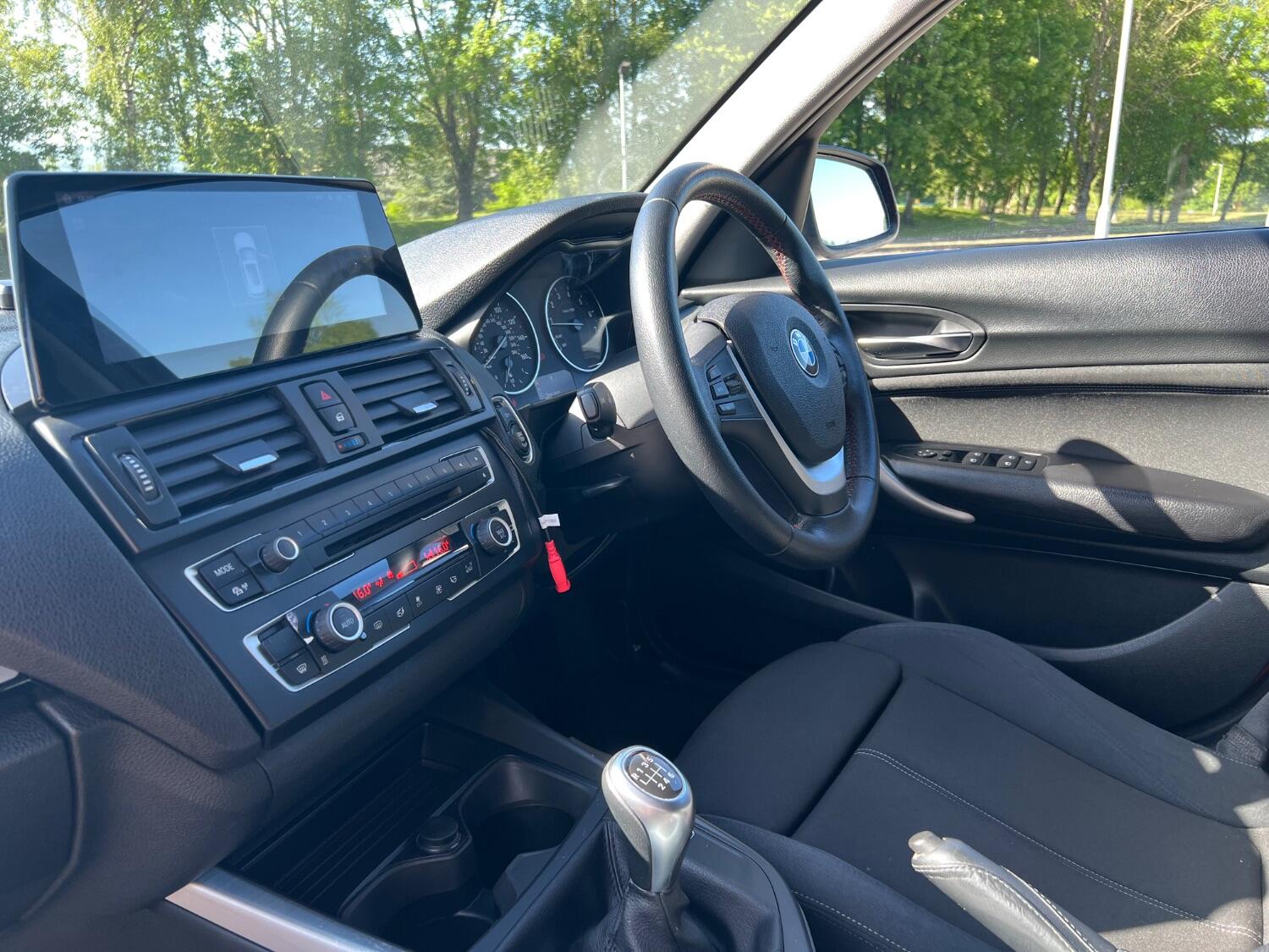  BMW 1 SERIES