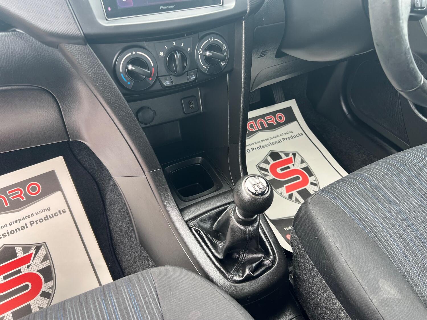  SUZUKI SWIFT