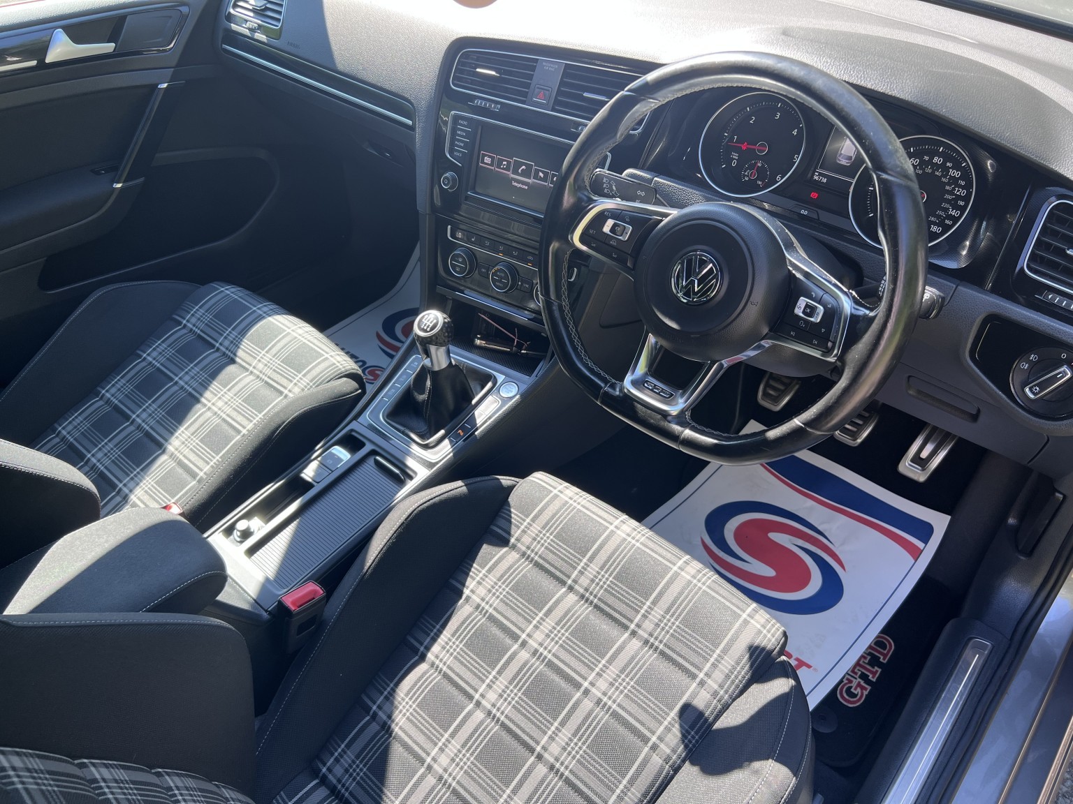  VOLKSWAGEN GOLF