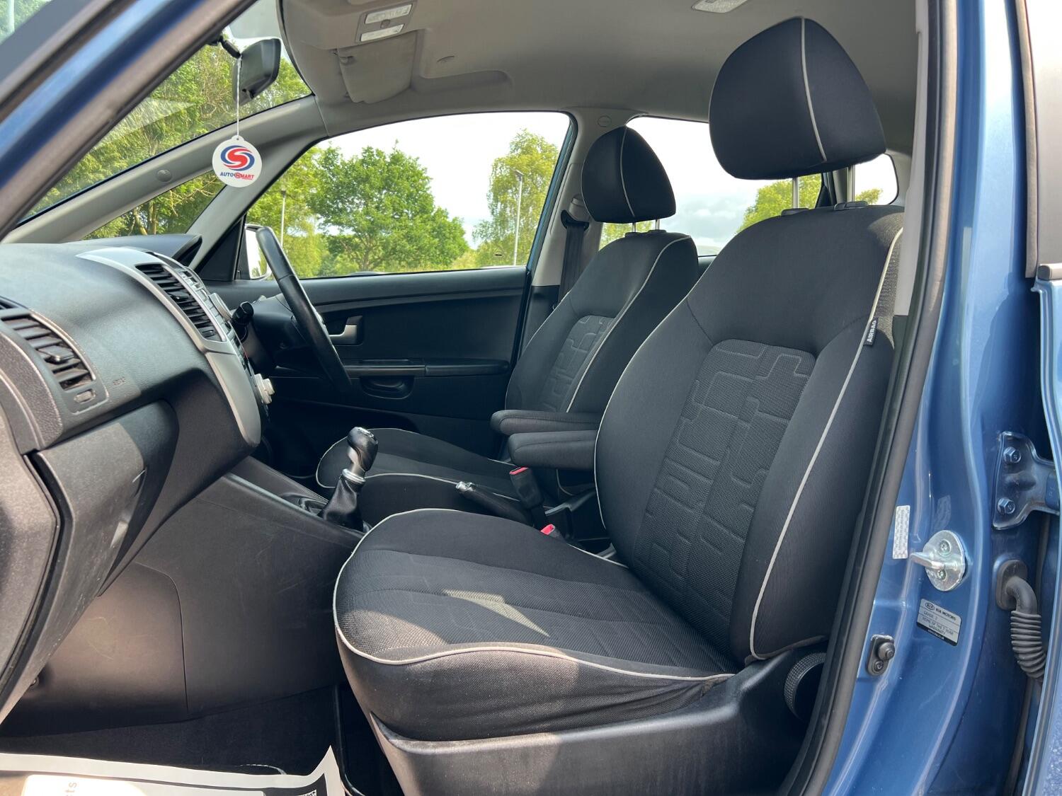  KIA VENGA