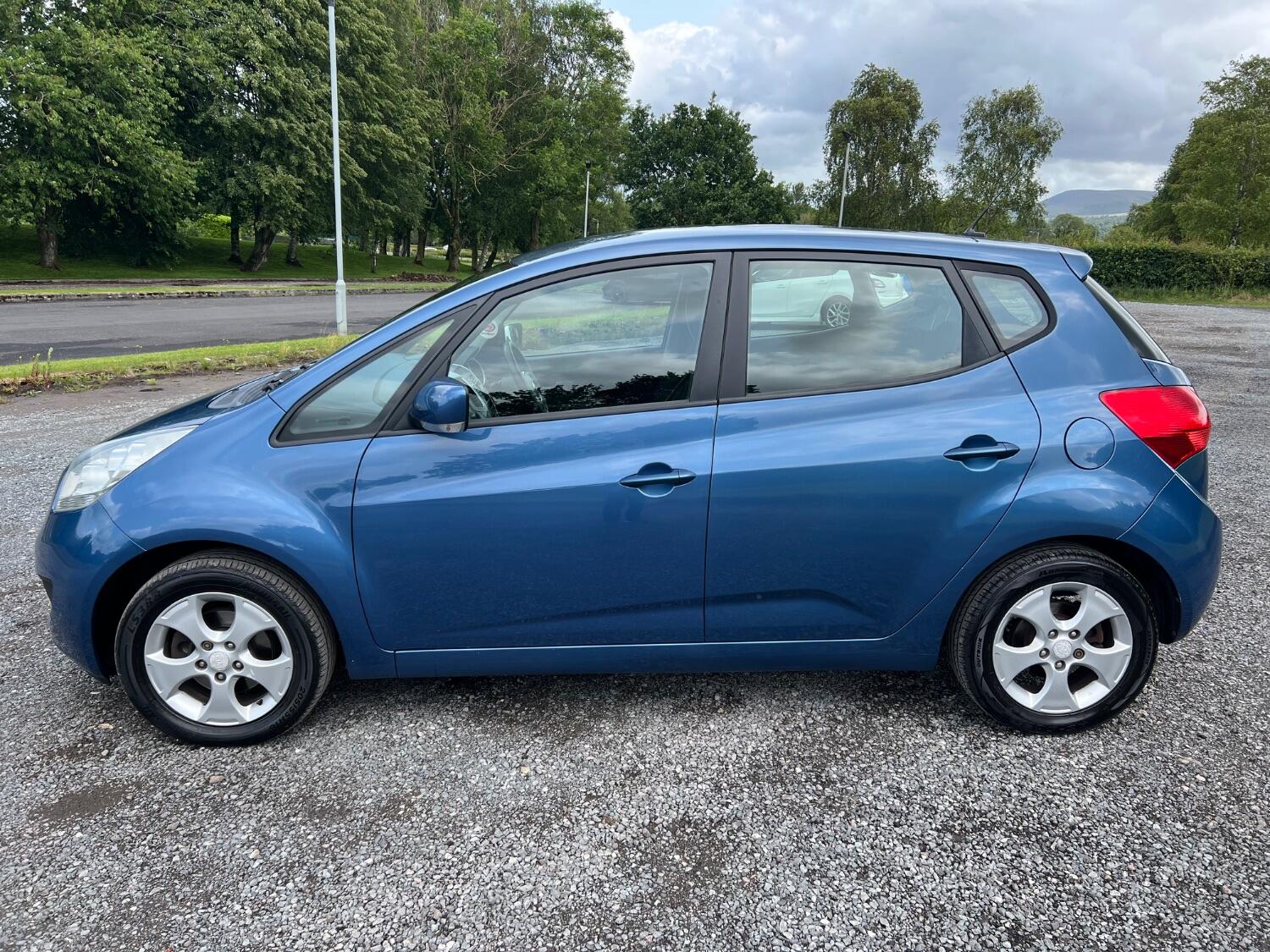  KIA VENGA