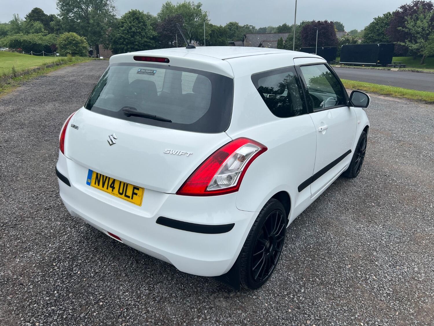  SUZUKI SWIFT