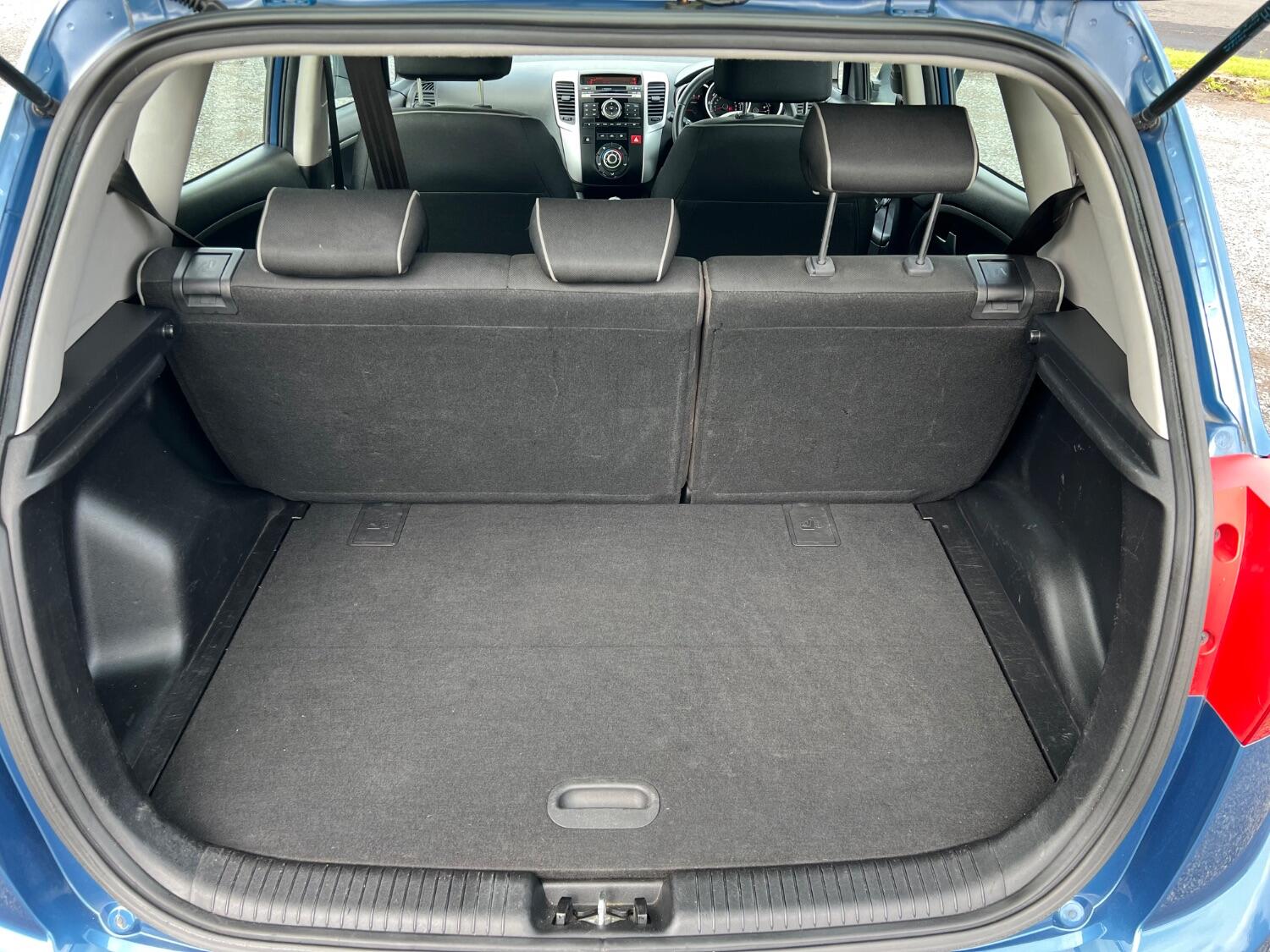  KIA VENGA