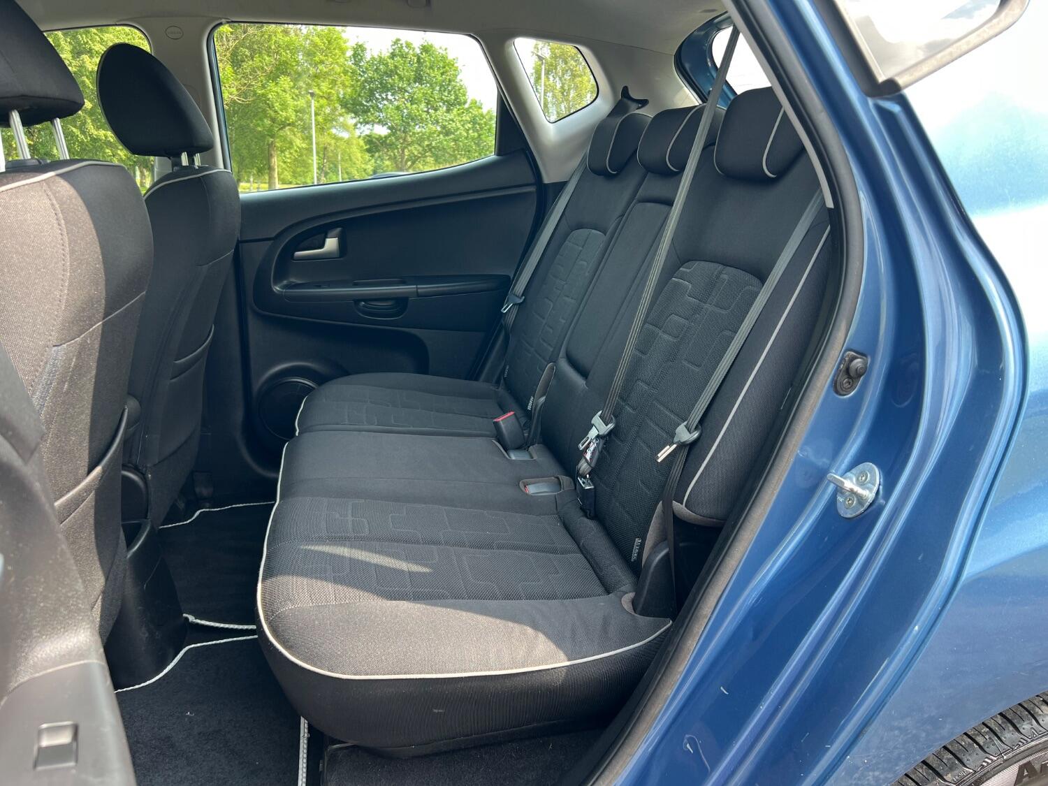  KIA VENGA