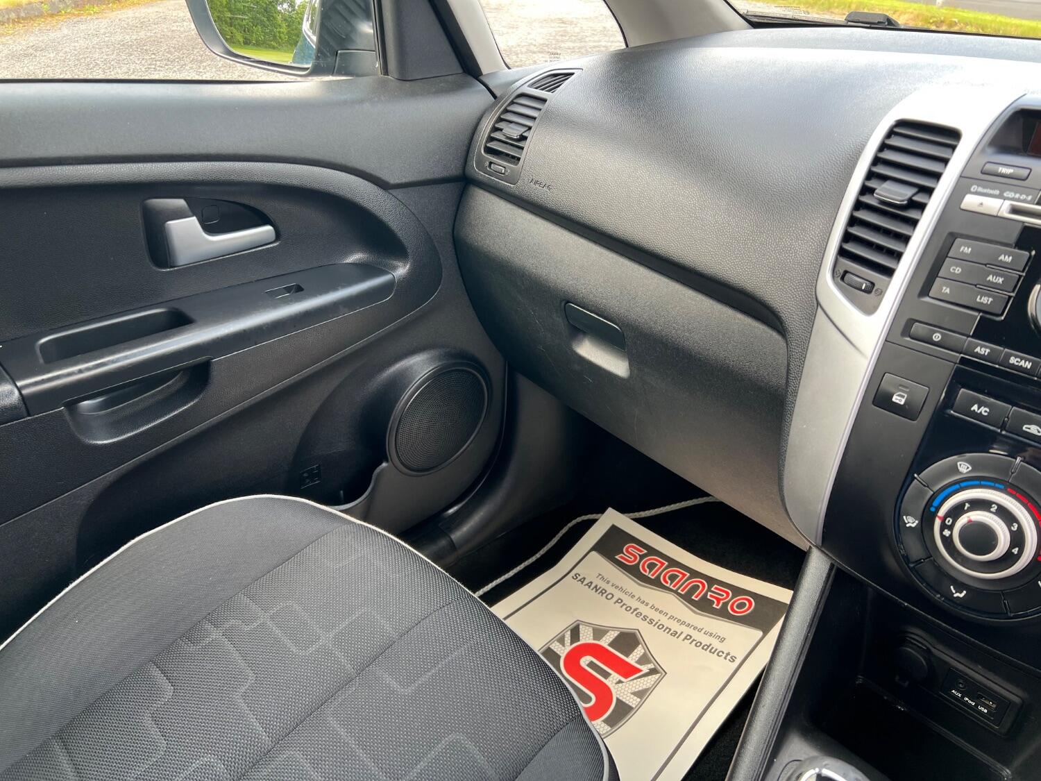  KIA VENGA