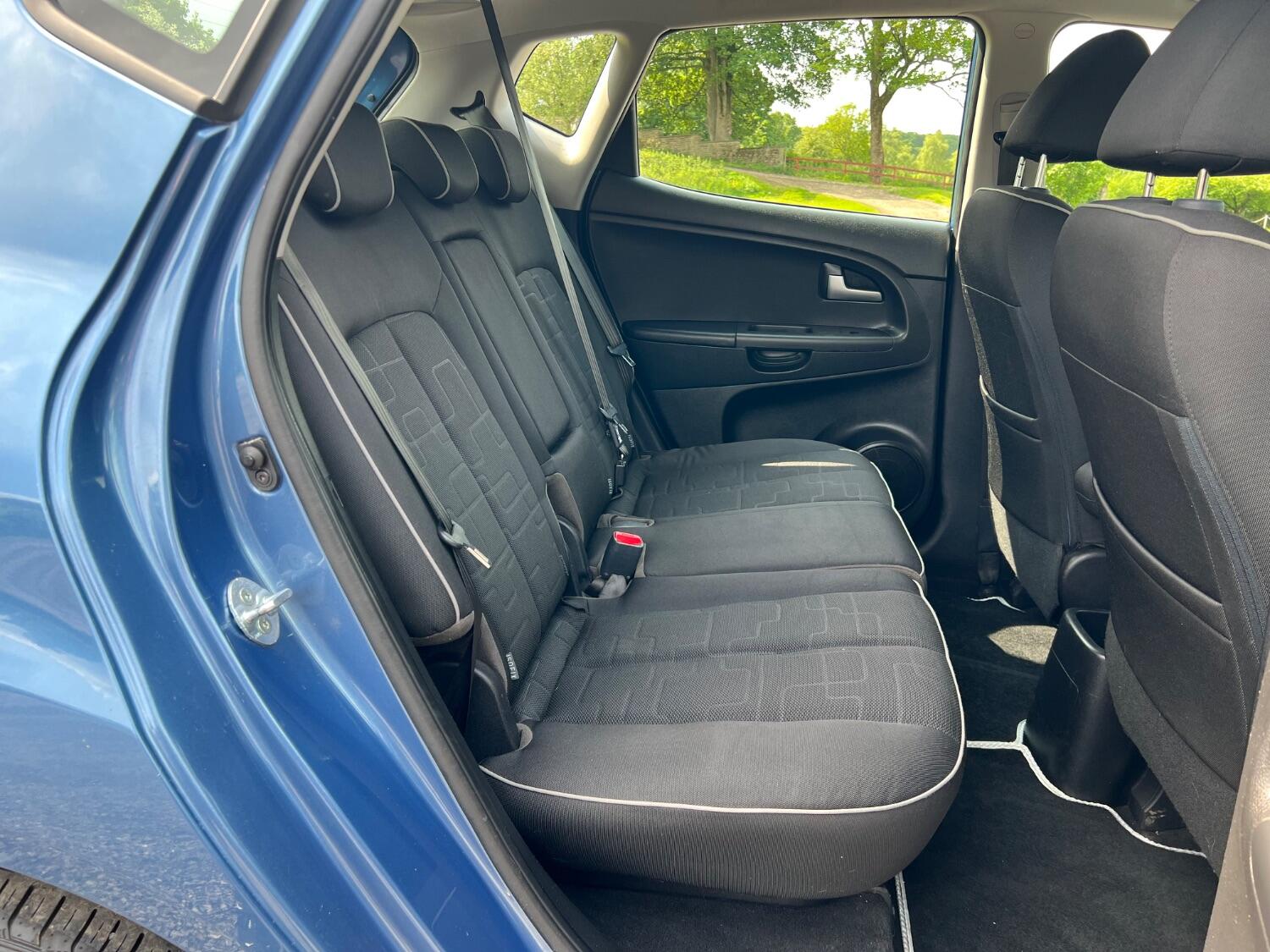  KIA VENGA