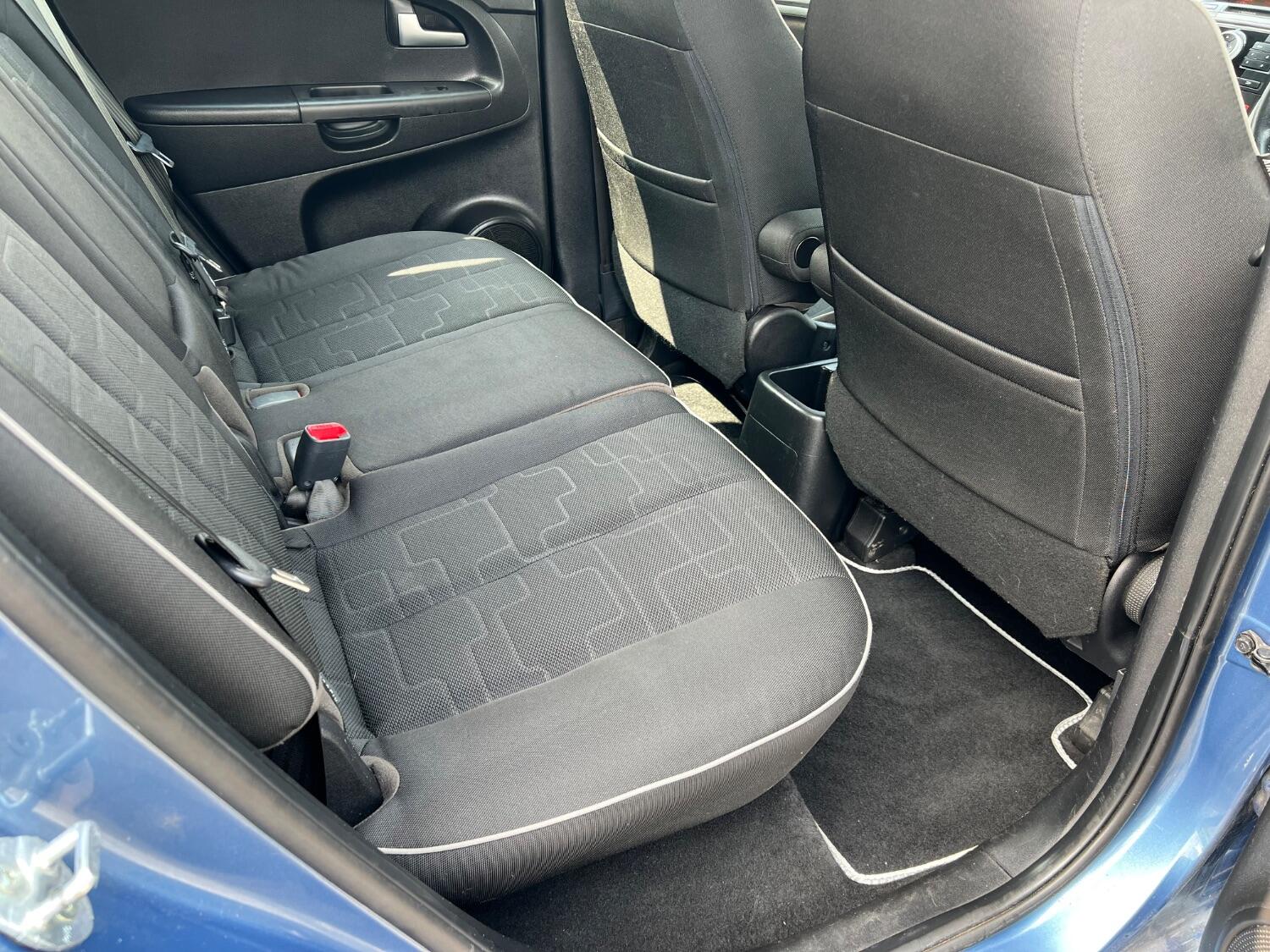  KIA VENGA
