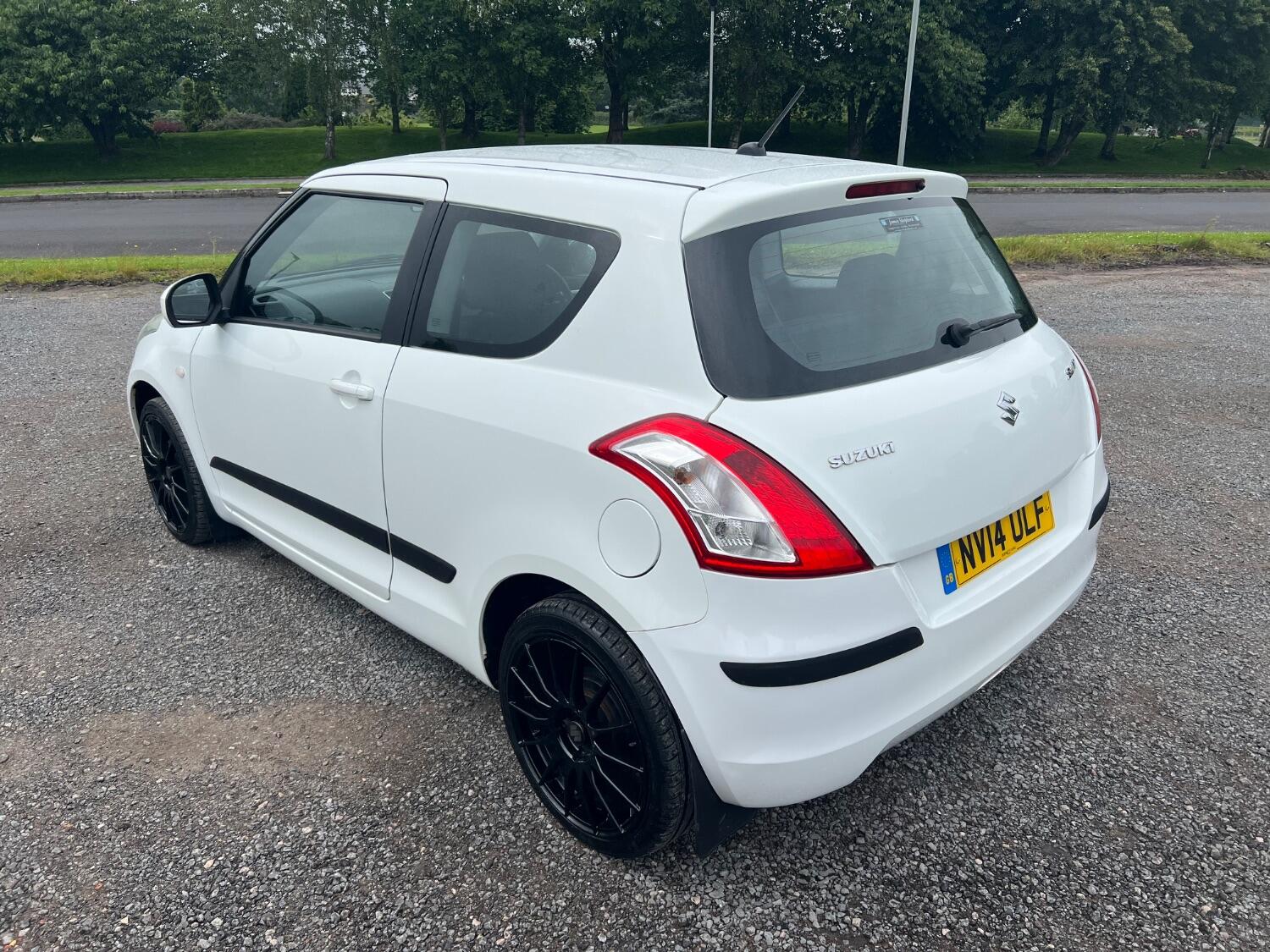  SUZUKI SWIFT
