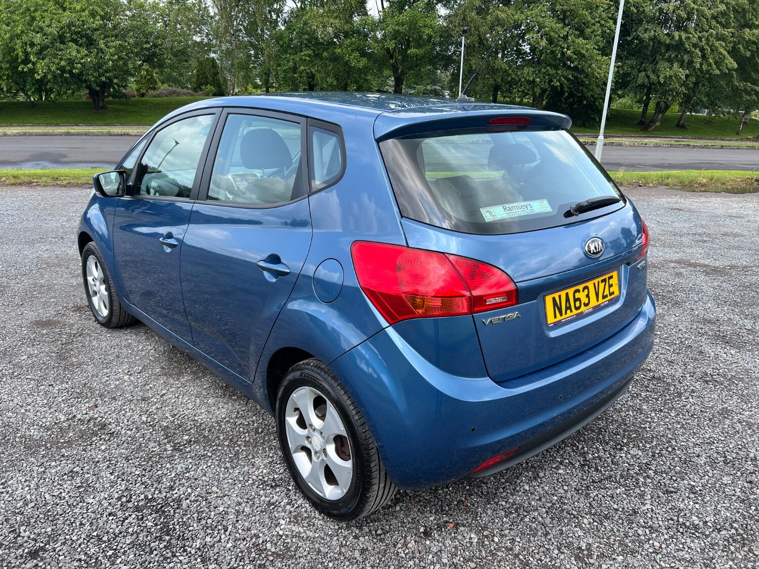  KIA VENGA