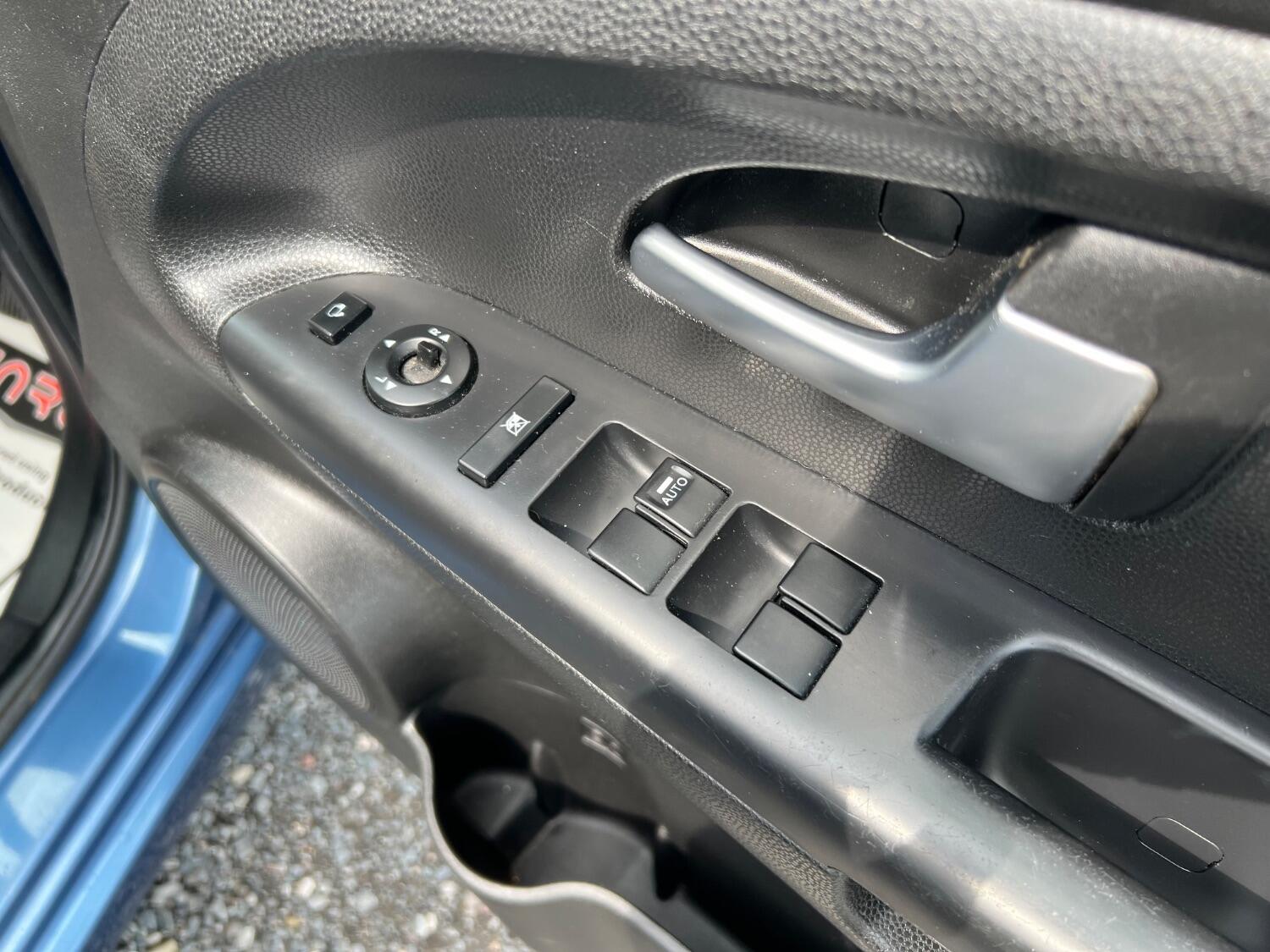  KIA VENGA